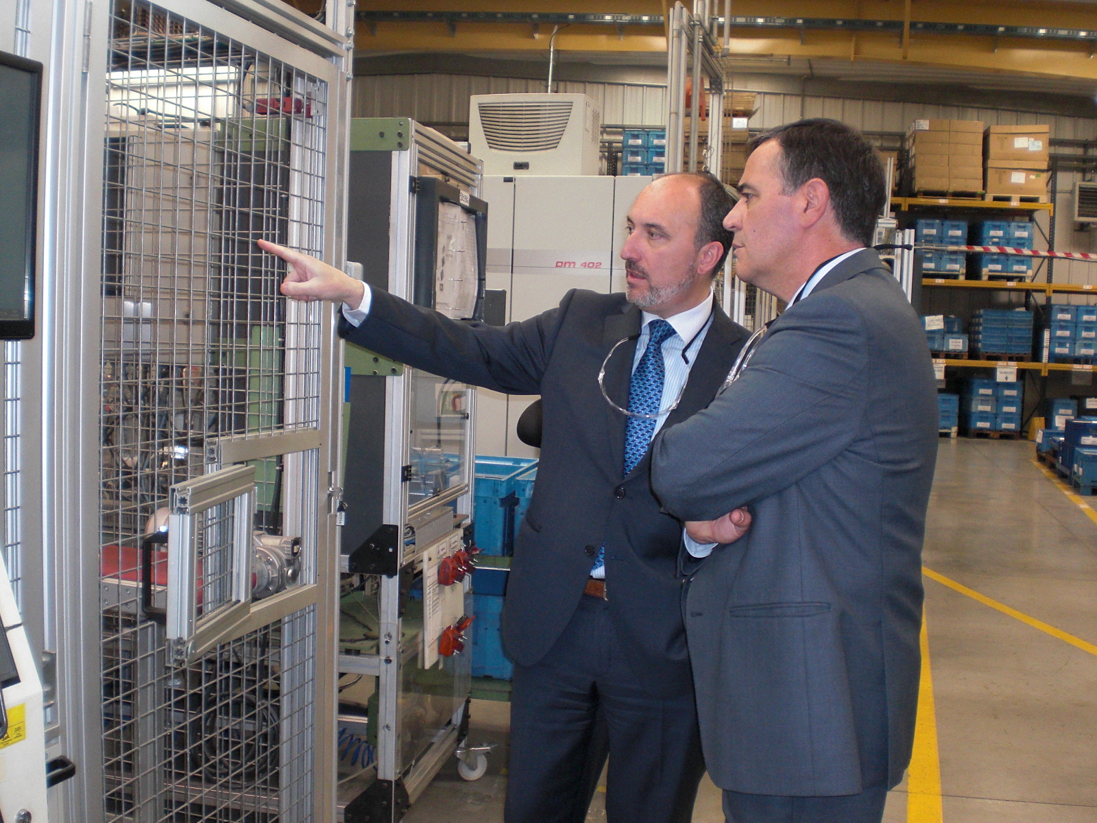 EL PRESIDENTE DE LA DIPUTACIÓN VISITA LA PLANTA DE HUF ESPAÑA INSTALADA EN EL POLÍGONO INDUSTRIAL DE EL BURGO DE OSMA 